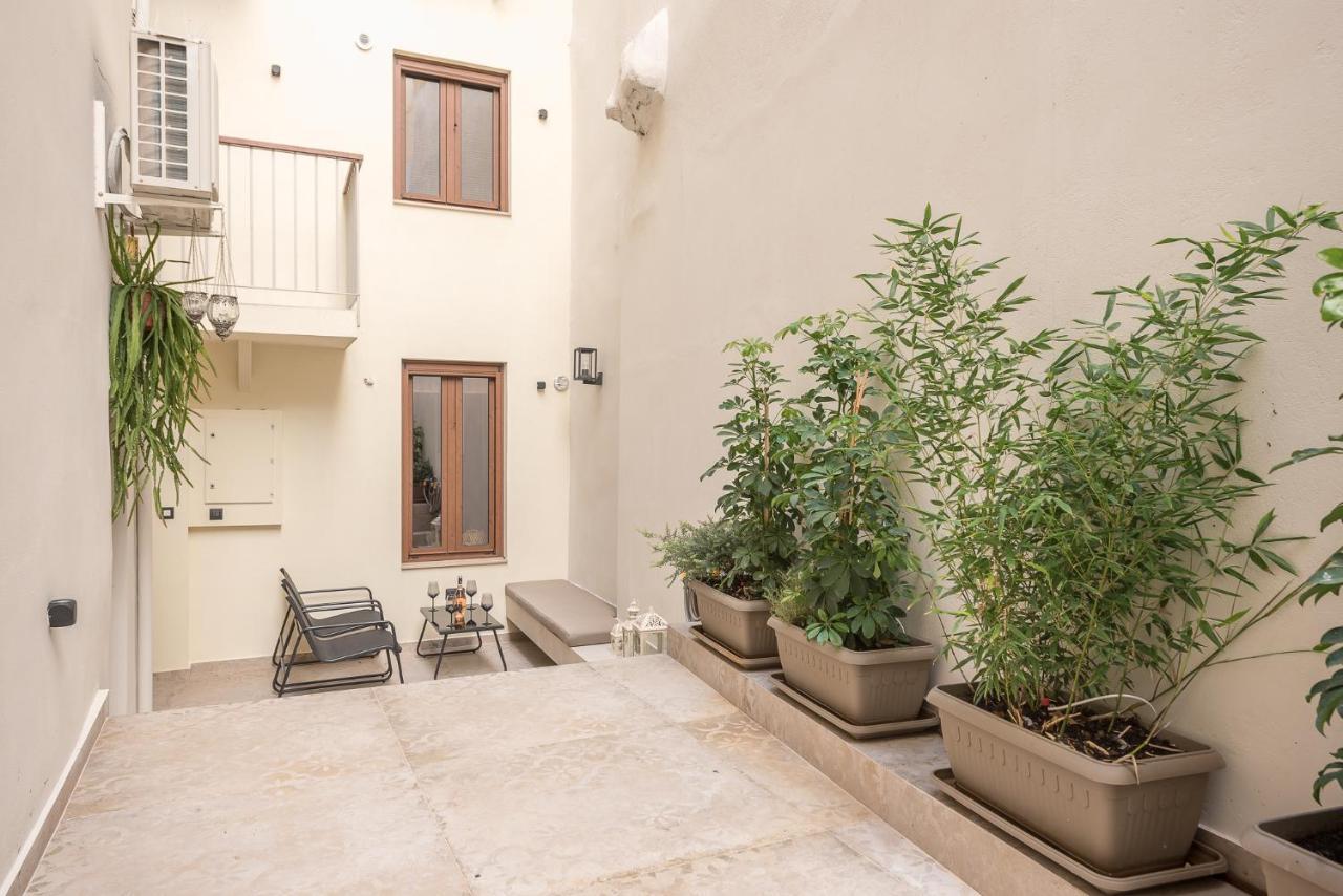 Apollonos 28 Luxury Suites Афіни Екстер'єр фото